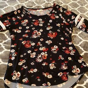 Long sleeve soft floral top. Size 1x